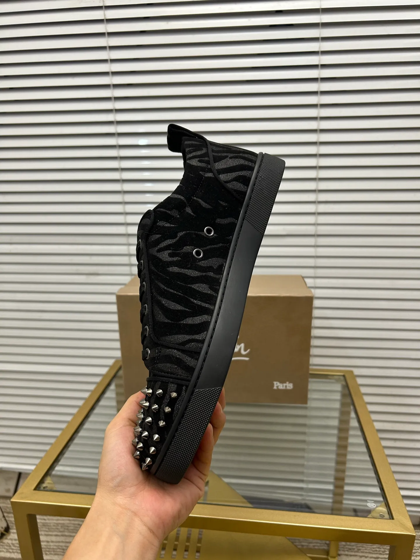 (Customized model) Ex-factory price is 520. christian louboutin (CL red sole shoes) counter series, casual sneakers for couples 📢 📢 📢 Exclusive hot style release 🎈🎈💪 Movable latex feet 👻 Finished outsole line [Proud] 😝Female 35-40# Male 38#-46, global supply😝 [Top version]: Original imported genuine leather upper, top original leather lining, original molded TPU outsole, original 1:1 detail processing, original shoe last,